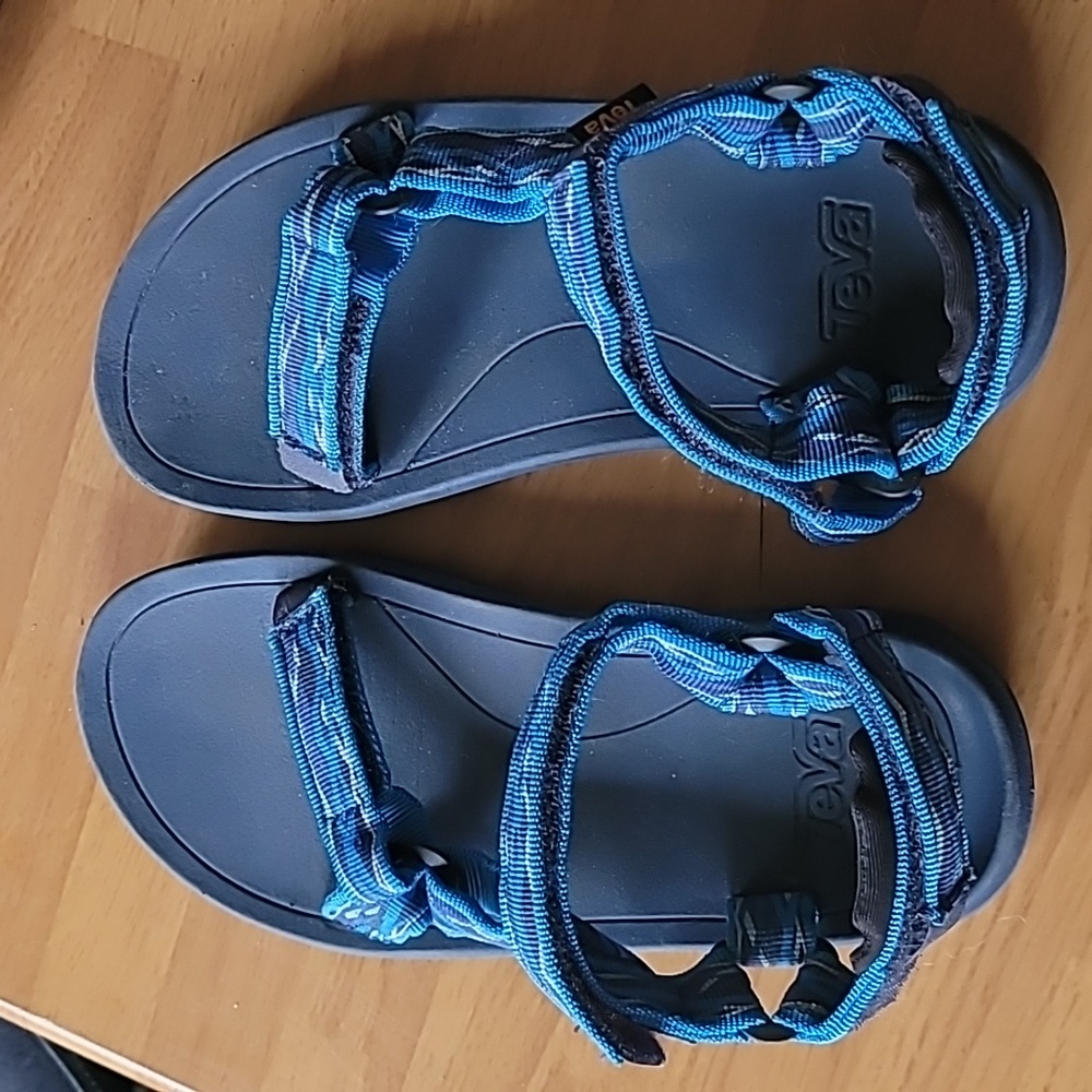 Teva Sandals Boys 9 inches long